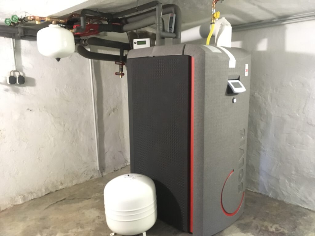 Einbau eines hochwertigen Gasbrennwertkessels.