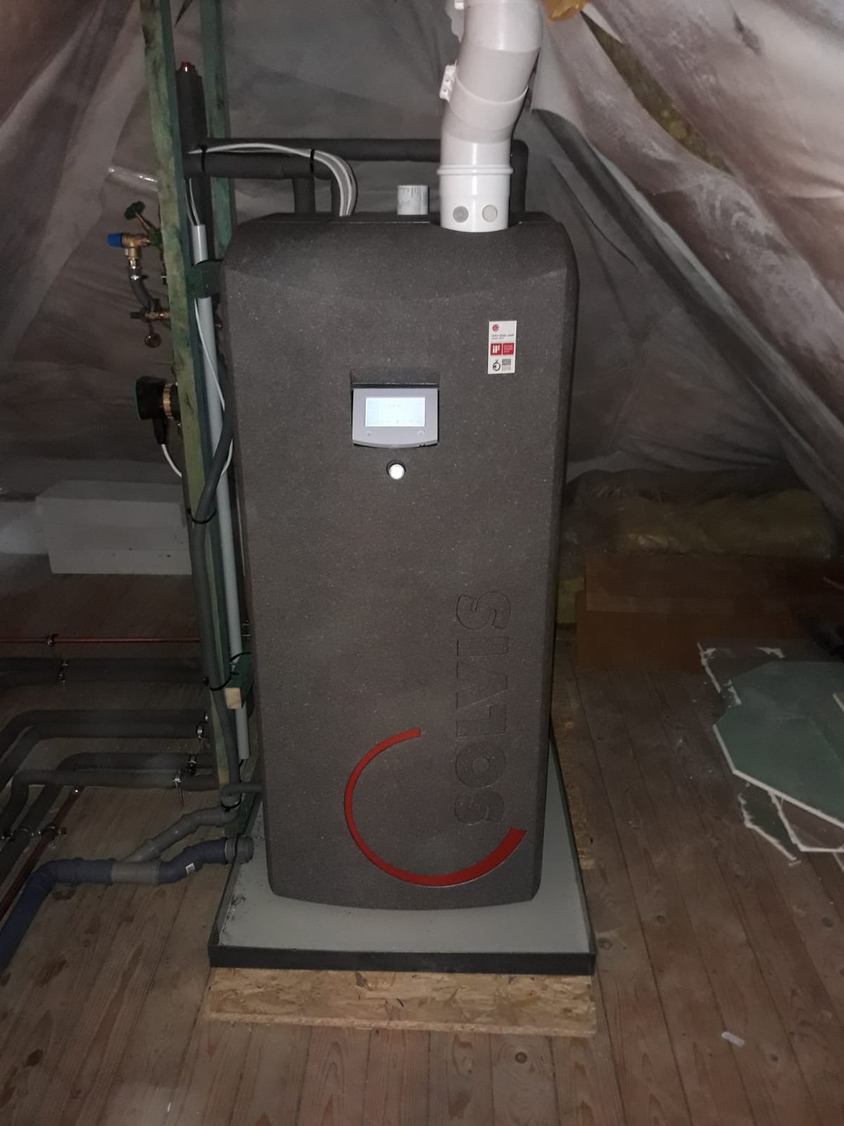 Einbau eines hochwertigen Gasbrennwertkessels.